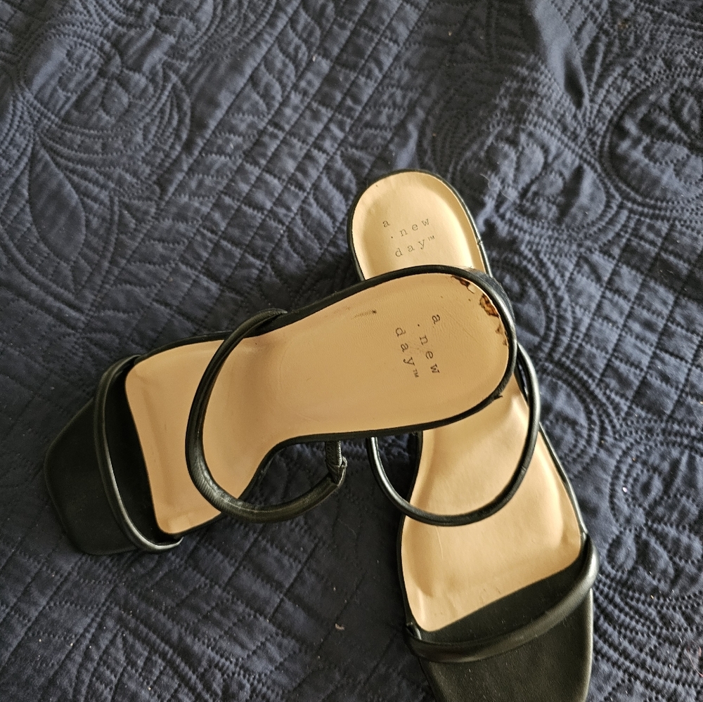 Black sandals - Picture 2 of 4